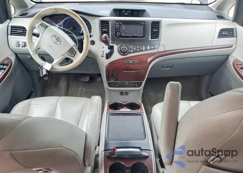 2013 Toyota Sienna Xle 7-Passenger z USA, uszkodzony, nr VIN 5TDDK3DC0DS054094